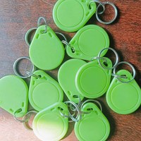 Porte-clés RFID en stock 125KHz/13.56MHz F08/T5577 réinscriptible, étiquette NFC étanche pour contrôle d'accès hôtelier et d'ascenseur