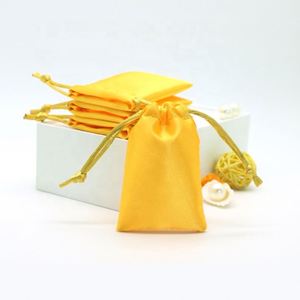 Pochette en organza réglable en velours satiné argenté et doré avec cordon de serrage pour bijoux, cadeaux de Noël et de mariage personnalisés - Product Image 6