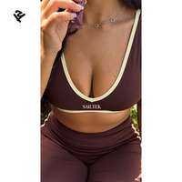 Ensemble de vêtements de yoga et de fitness pour femmes, haut court à bordure contrastée et leggings évasés à rayures latérales, ensemble de tenue de sport personnalisée