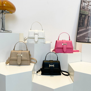 Nuevos bolsos de hombro de moda para damas Bolsos de cuero cuadrados pequeños y bolso de diseñador para mujer de colores sólidos - Product Image 1