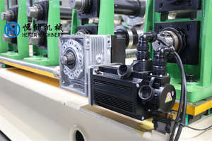 Macchina profilatrice per pannelli laterali in acciaio a profilo <span class=keywords><strong>M</strong></span> per camion, per la produzione di pannelli laterali per carrozzerie di camion - Product Image 4