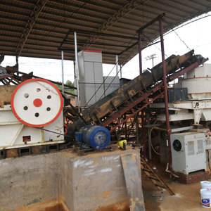 מגרסת לסת ניידת עם מנוע דיזל קטן, תיבת הילוכים עם מיסבים, לגריסת גסה של שיש, אבן וסלע, תפוקה 5-20 טון/שעה - Product Image 3