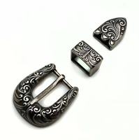 Langming ZB9539F Nouvelle Collection Rétro Drama Ensemble de trois pièces Ceintures à boucle à ardillon sculptée motif papillon et motif fleur de Tang Grass 19mm Moulage