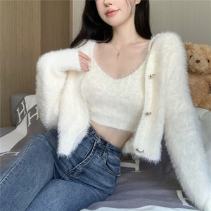 2023 otoño mujer nueva llegada cuello en V manga larga botones individuales Tops sólidos con Crop Short Tops conjunto de suéter de felpa - Product Image 4