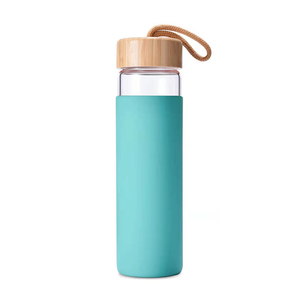 Bouteille d'eau en verre 2025 en gros d'usine avec manchon de protection en silicone, bouteilles en cristal avec couvercle en bois et corde - Product Image 3