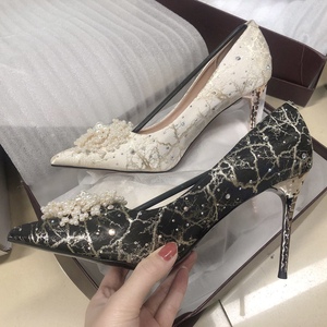 Chaussures de mariée de luxe blanches à talons hauts avec grandes perles pour femme - Product Image 6
