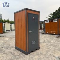 Salle de bain extérieure portable moderne aux normes européennes avec toilettes murales à chasse d'eau, construction durable en tôle galvanisée