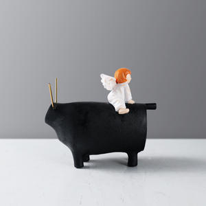 Vente en gros de décoration d'intérieur en résine taureau berger moderne taureau équitation ornement en résine fengshui boeuf vache taureau ange figurine statue - Product Image 1