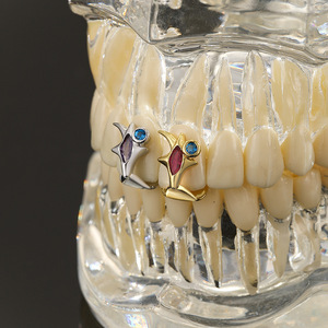 Grillz en forme de cœur pour un seul dentier, plaqué or 18 carats avec incrustation de zircon, unisexe, pour usage quotidien - Product Image 1