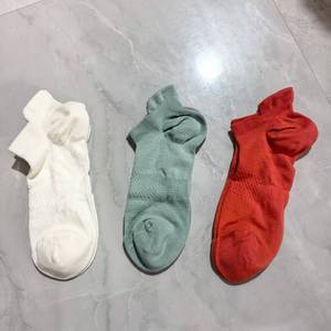 Lot mixte de chaussettes en surplus en liquidation, chaussettes de course unisexes SEA SA à prix réduit pour la revente, chaussettes de sport athlétiques en gros pour la revente - Product Image 3