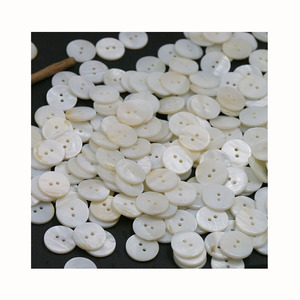 Guscio bianco naturale due occhi per cucire abiti con <span class=keywords><strong>bottoni</strong></span> a <span class=keywords><strong>maglia</strong></span> abito da mare due fori pantaloni da abbigliamento conchiglie d'acqua dolce <span class=keywords><strong>bottoni</strong></span> - Product Image 1