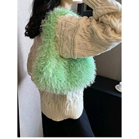 Nouveau sac à main carré en fourrure à pompons pour femme, automne/hiver, mignon, en peluche, petit, ouvert, sans bretelles, à porter sous le bras, polyvalent, couleur bonbon