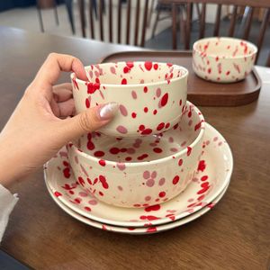 Juego de Vajilla de Cerámica Pintada a Mano con Puntos Rojos, Platos y Tazones Esmaltados para Cocina, Comedor y Servir Comidas Diarias - Product Image 1