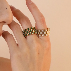 Bagues en acier inoxydable plaqué or 18 carats pour femmes, avec zircone carrée verte et blanche, tendance, creuses et étanches - Product Image 3