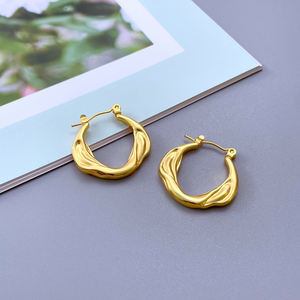 أقراط هاغي ضخمة من الفولاذ المقاوم للصدأ، مضادة للحساسية، للحفلات، بتصميم غير منتظم، مطلية بالذهب عيار 18 قيراط، مجوهرات نسائية أنيقة - Product Image 4