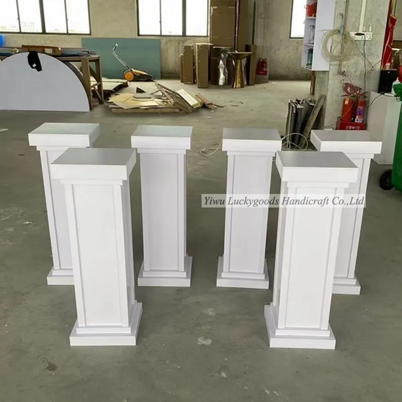 BJ210511-109 prix d'usine blanc carré colonne romaine PVC décoratif route plomb table à gâteau pour les événements de fête de mariage fournitures d'hôtel