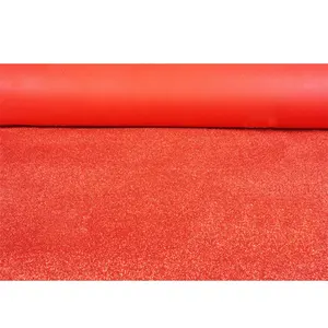 Pianura impermeabile mostra shinning red carpet