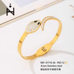 Pulsera de acero inoxidable con forma de serpiente con incrustaciones de diamantes, joyería para mujer en tono dorado - Product Image 1