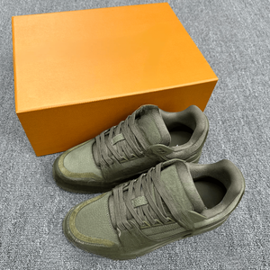 Chaussures de sport et de loisirs TRAINER, nouvelle collection, très demandées, confortables et respirantes, en cuir grainé texturé motif litchi. - Product Image 1