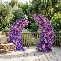 Gapura Bunga Sutra Buatan Warna Ungu Lavender Tua, Mawar, dan Delphinium untuk Dekorasi Latar Belakang Pintu Masuk Pernikahan