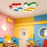 Lampe de plafond LED moderne et colorée en forme de notes de musique pour salle de classe musicale pour enfants, en fer et acrylique, éclairage de dessin animé tendance