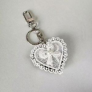 พวงกุญแจโลหะขายดีแบบขายส่ง ดีไซน์กระจกเงาหัวใจเรียบง่าย - Product Image 2