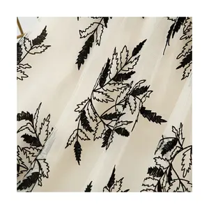 Diseño de moda suave transparente crepé impreso plisado tela patrón de hojas de tul flocado con malla tejida para bodas cortinas niñas