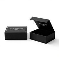 Boîte cadeau rigide pliable à clapet haut de gamme avec logo blanc imprimé en relief, emballage personnalisé de luxe