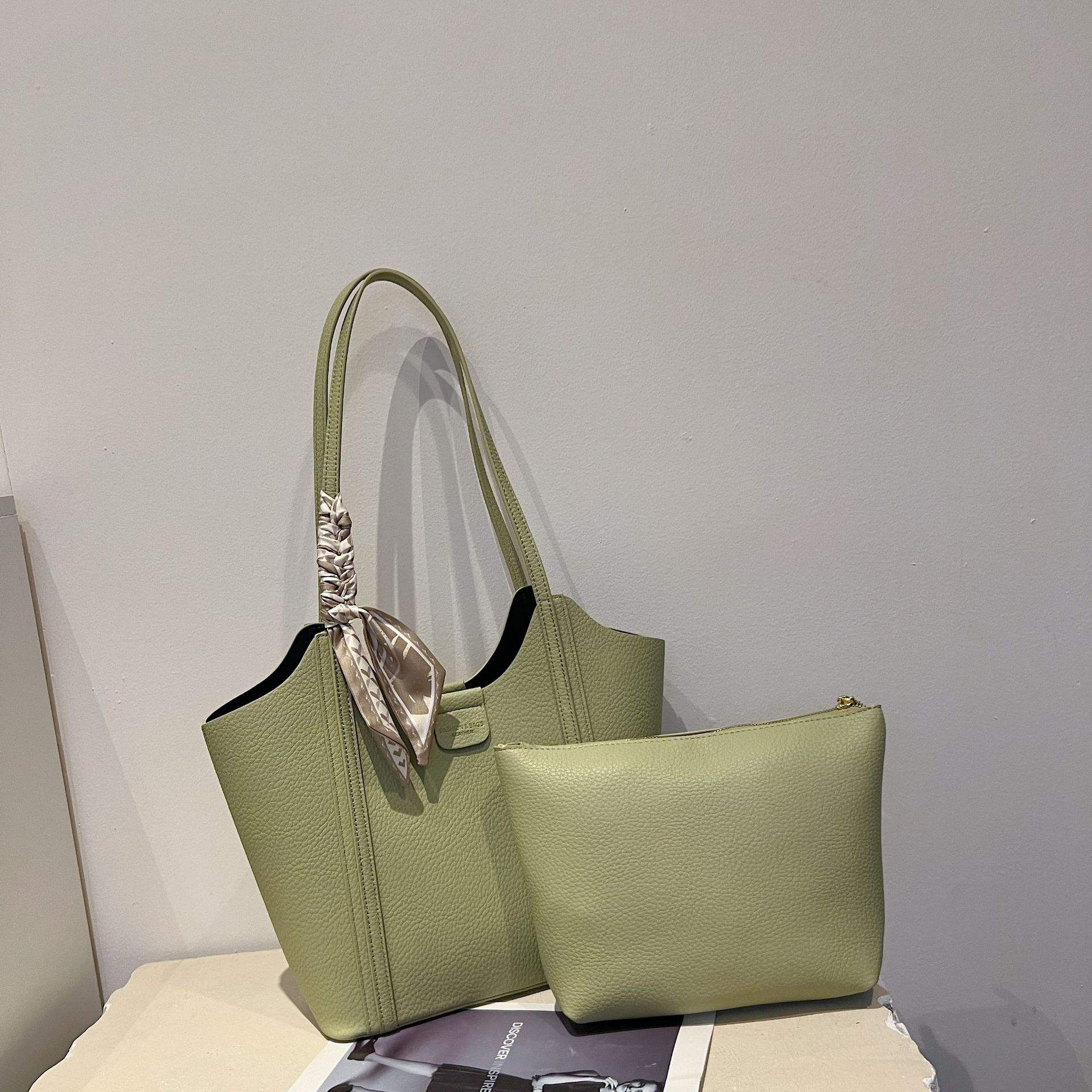 สีเขียวอ่อน