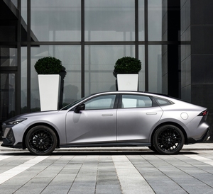 Voiture d'occasion la plus vendue : Changan Uni-V 1.5T, excellente voiture compacte 5 places essence, Uni-V <span class=keywords><strong>2023</strong></span> 1.5T 188HP L4 pour adultes, en stock - Product Image 4