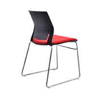 Chaise de bureau et de conférence empilable en plastique avec pieds de traîneau et assise rembourrée en tissu, vente en gros usine