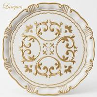 Assiette de présentation réutilisable en plastique bicolore noir et or, motif floral sculpté, pour décoration de table de luxe