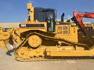 Bulldozer CAT D8R Usado en Stock, Motor Original CAT3406C de Alta Potencia, Equipado con Ripper de un Solo Cincel, Cuchilla Recta - Product Image 3