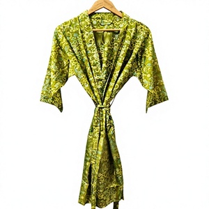 Bata de dormir informal de seda 100% tejida con estampado paisley verde para mujer, manga corta, cuello vuelto, largo completo - Product Image 1