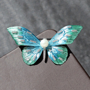 Broche de Mariposa con Degradado Vintage para Mujer, Elegante Broche de Aleación con Perlas, Accesorio de Moda - Product Image 5