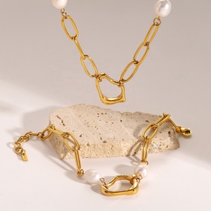 Joyería Personalizada, Collar de Perlas Irregulares con Colgante de Acero Inoxidable y Oro de 18k, Joyería de Moda Impermeable para Mujer - Product Image 5