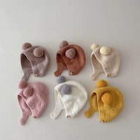 Bonnet bébé à double pompon avec cache-oreilles, bonnet chaud et doux coupe-vent pour nourrisson, bonnet thermique confortable pour tout-petit en hiver