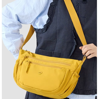 Sac à bandoulière personnalisé en gros avec logo, sac de poitrine en nylon imperméable, sac vintage pour femme, sac à bandoulière croisé en forme de lune