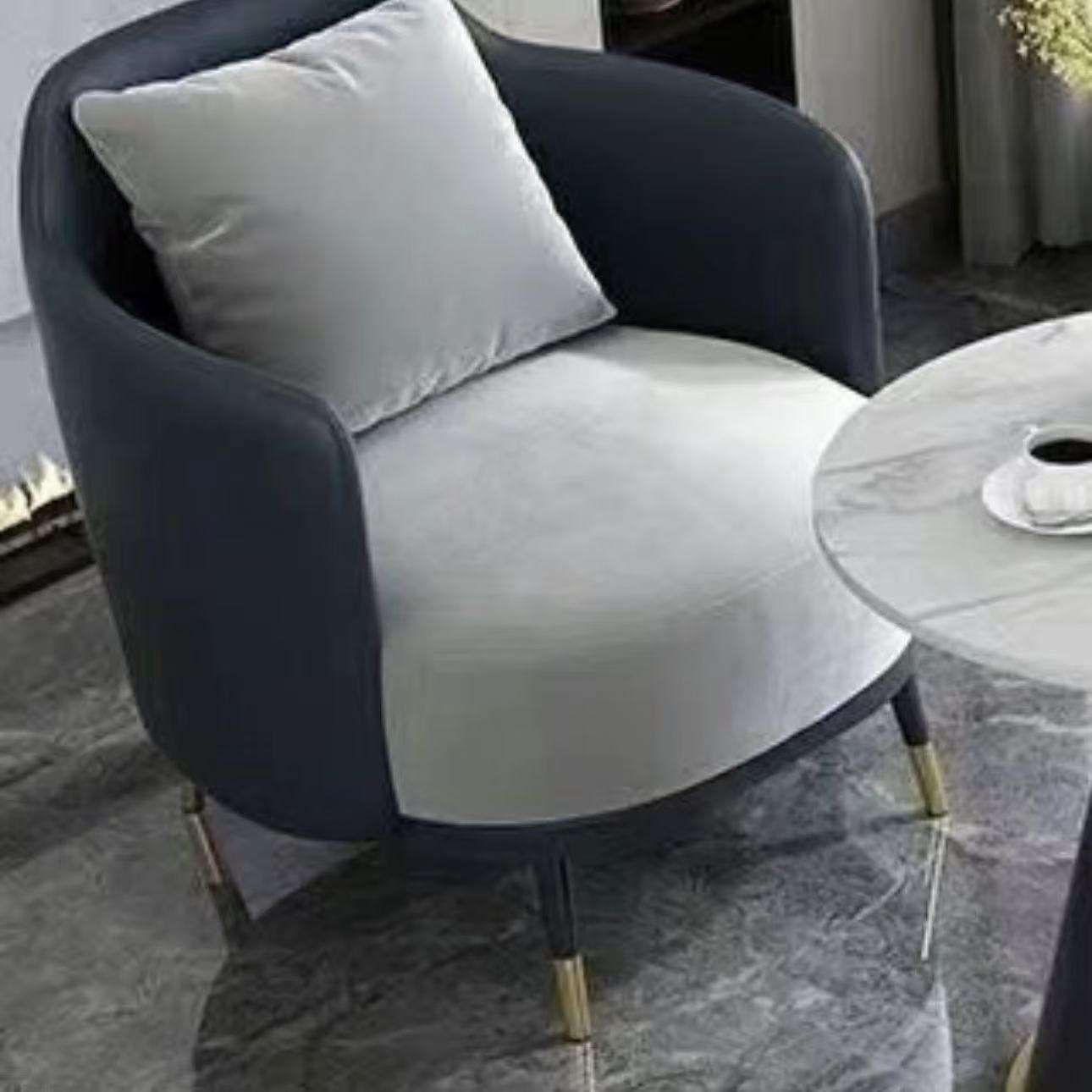 สีเทาเข้ม