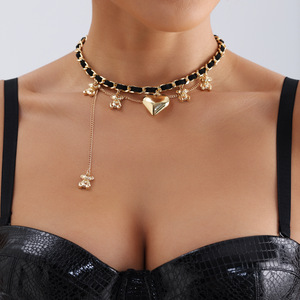 Bijoux transfrontaliers européens et américains Twisted Veet Bear Pendant Heart for Women Minimalist Style Tassel Clavicule Chain - Product Image 1