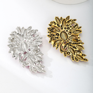 Broche de luxe en cristal en forme de fleur, plaquée or, avec strass, épingle de revers en forme de feuille pour femme, accessoires de robe de mariée, vente en gros - Product Image 3