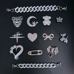 دبابيس معدنية لزينة الأحذية على شكل قلب فضي ، أجزاء ذاتية الصنع للصندل والشبشب ، أحذية ملحقة في الموضع العلوي للبيع بالجملة - Product Image 1