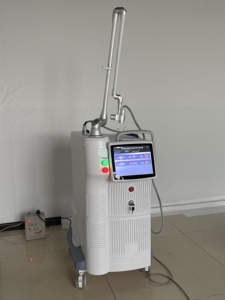 เครื่องเลเซอร์ CO2 RF ราคาโรงงาน สำหรับฟอกสีกระจก ฟื้นฟูผิว กระชับรูขุมขน เลเซอร์แบบ Fractional สำหรับสปาความงาม พกพาสะดวก - Product Image 5