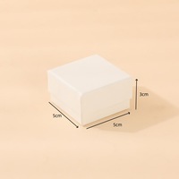 Boîte à bijoux classique simple blanc pur bague boucles d'oreilles stockage et boîte-cadeau avec couverture de terre céleste en carton durable