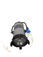 Éclairage de studio professionnel à LED RGBWA CCT réglable avec zoom motorisé et contrôle DMX512