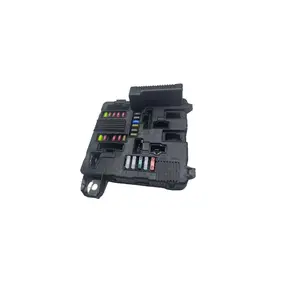 OEM 8200306032 8200306033 auto fuse box for renault