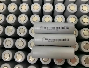 고방전 JP40 21700 4000mAh 3.7V <span class=keywords><strong>20C</strong></span> 원통형 리튬 이온 배터리 원래 21700 배터리 - Product Image 3