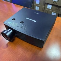 Objectif zoom à courte focale large de remplacement 0,77-1,2:1 avec résolution 4K et écran LCD pour projecteur extérieur PT-VMZ82
