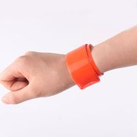 Bracelet réfléchissant en PVC haute visibilité avec logo personnalisé imprimé, bracelet à pression réfléchissant pour cadeaux publicitaires