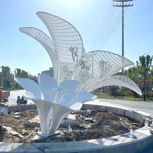 หลังคาสแตนเลสสั่งทำพิเศษสำหรับงานอีเว้นท์ ปาร์ค สแควร์ ประติมากรรมกลางแจ้งขนาดใหญ่รูปทรงทรัมเป็ตต้นไม้แบบนามธรรม ทำจากสแตนเลสคุณภาพสูง - Product Image 1